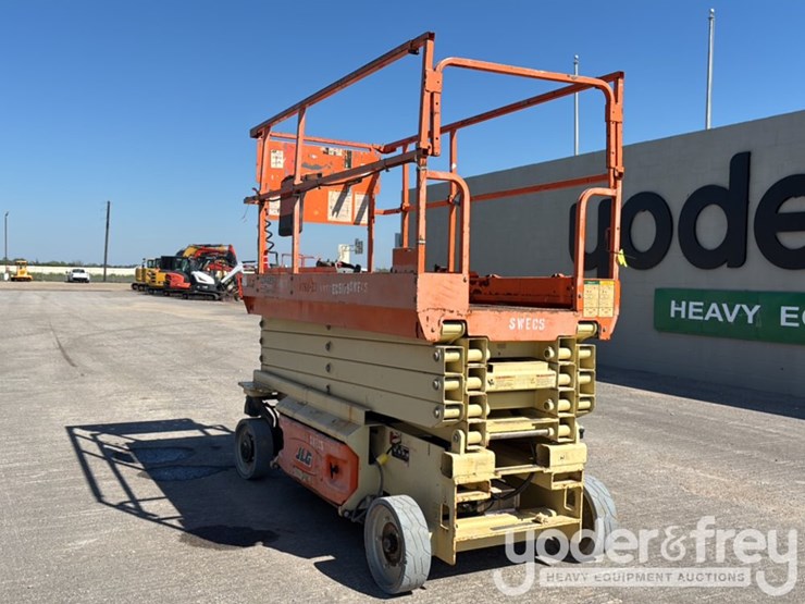 2015-jlg-3246es-image-3
