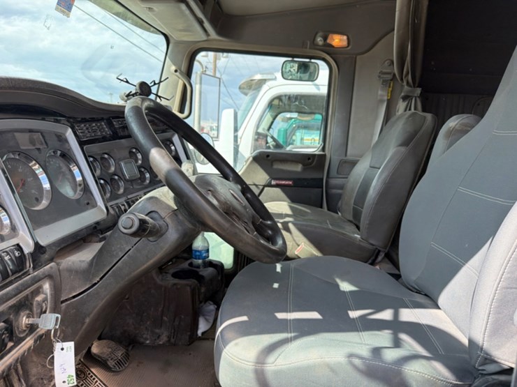 2018-kenworth-t800-image-9