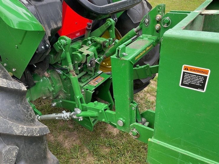 2025-john-deere-5075e-image-16