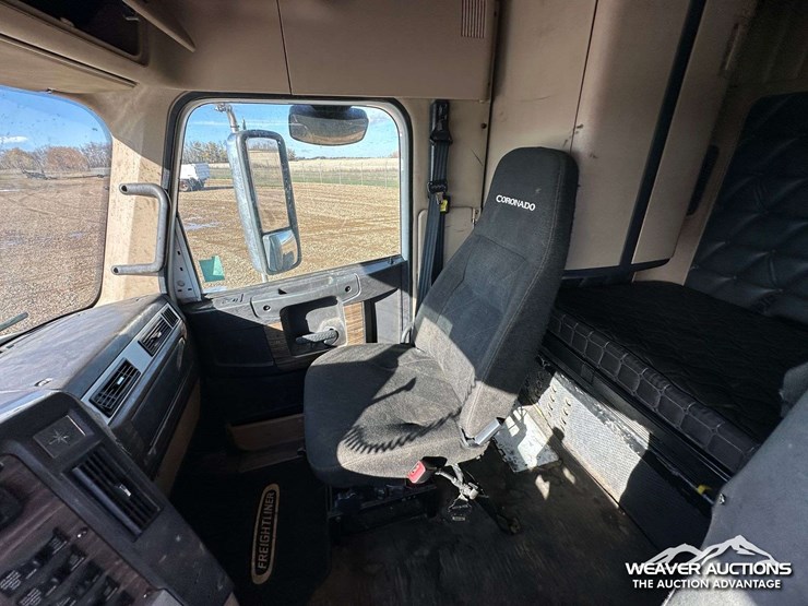 2012-freightliner-coronado-122-image-9