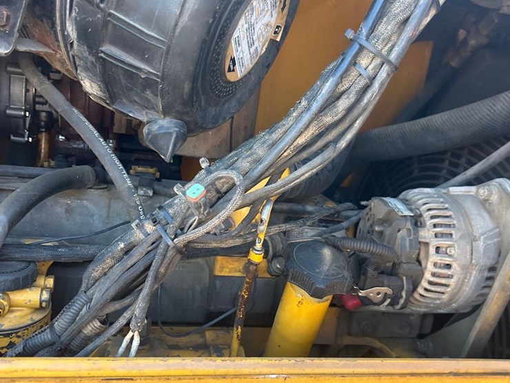 2008-deere-700j-xlt-image-21