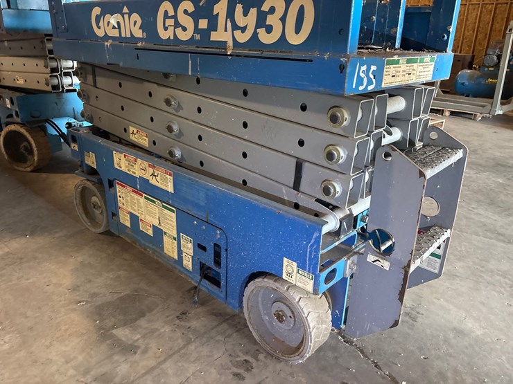 #155-•-genie-gs-1930-self-propelled-electric-scissor-lift-image-7