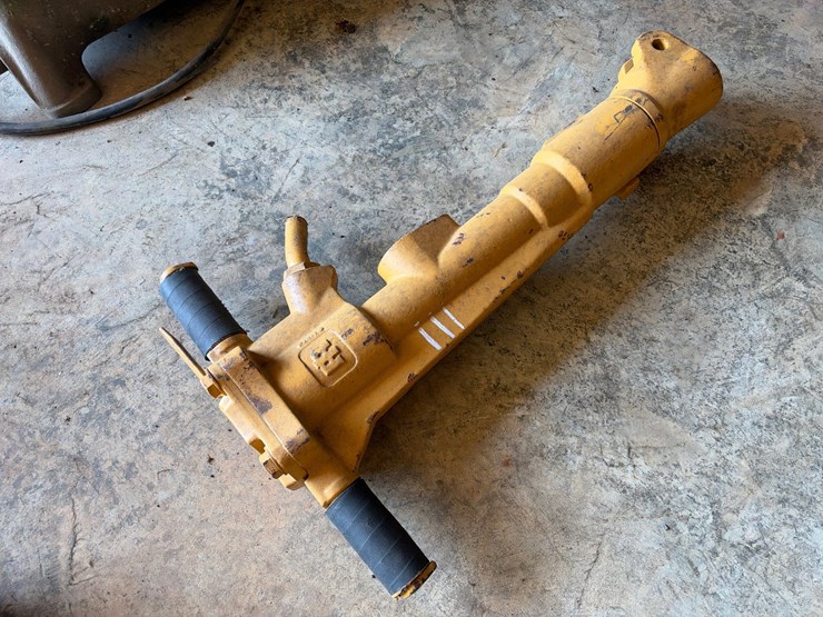 #111-•-pneumatic-paving-breaker-image-1