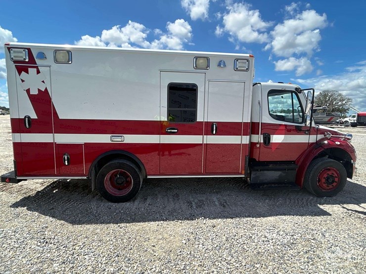 2015-freightliner-m2-106-ambulance-image-30