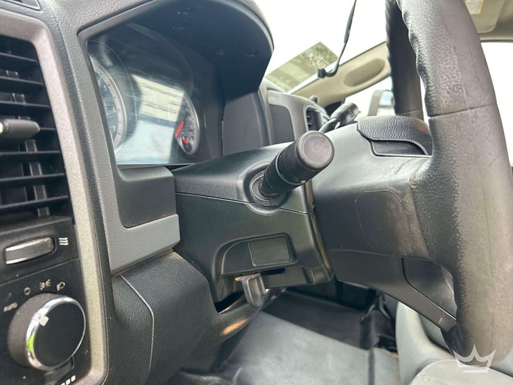 2018-ram-5500-4x4-palfinger-stake-bed-gas-cylinder-delivery-truck-image-14