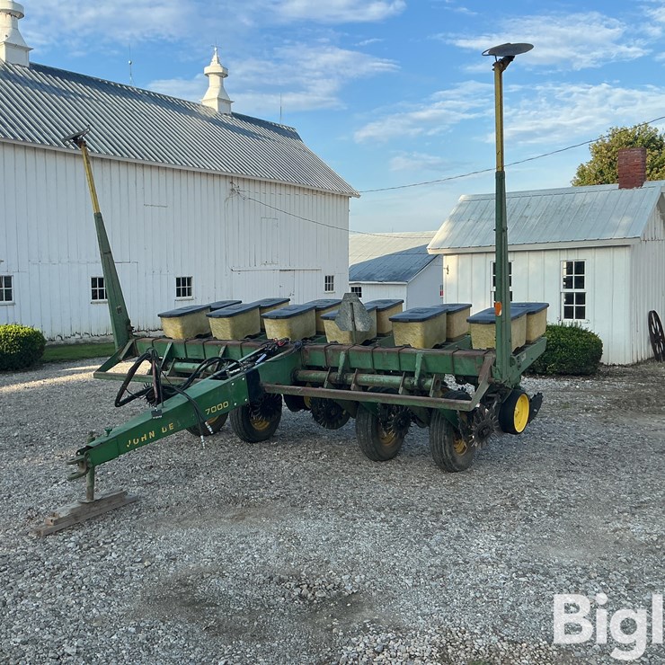 JOHN DEERE 7000