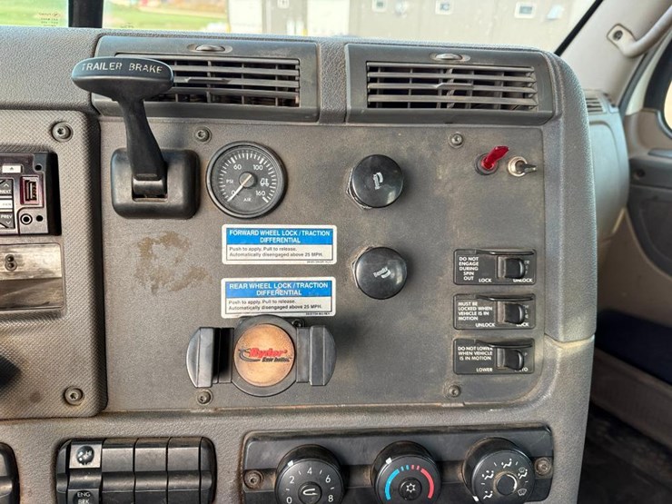 freightliner-cascadia-125-image-62