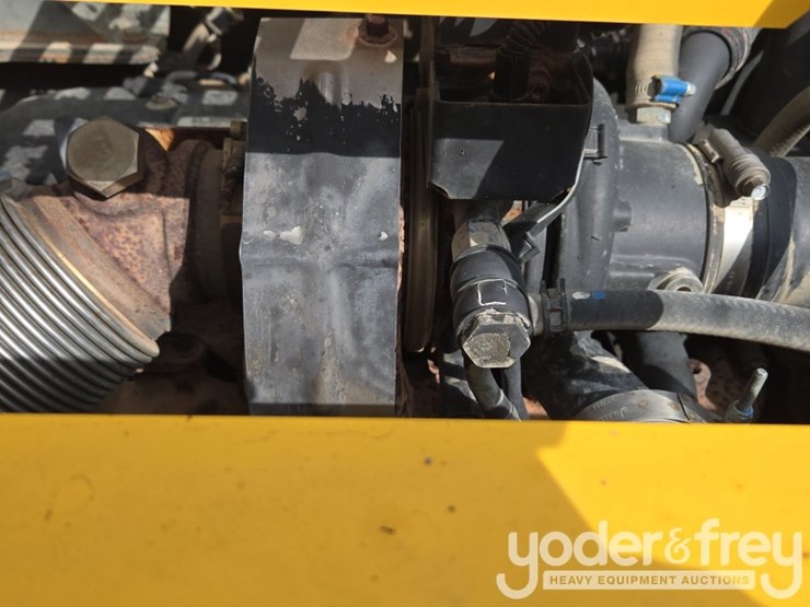 2015-komatsu-pc210-image-59