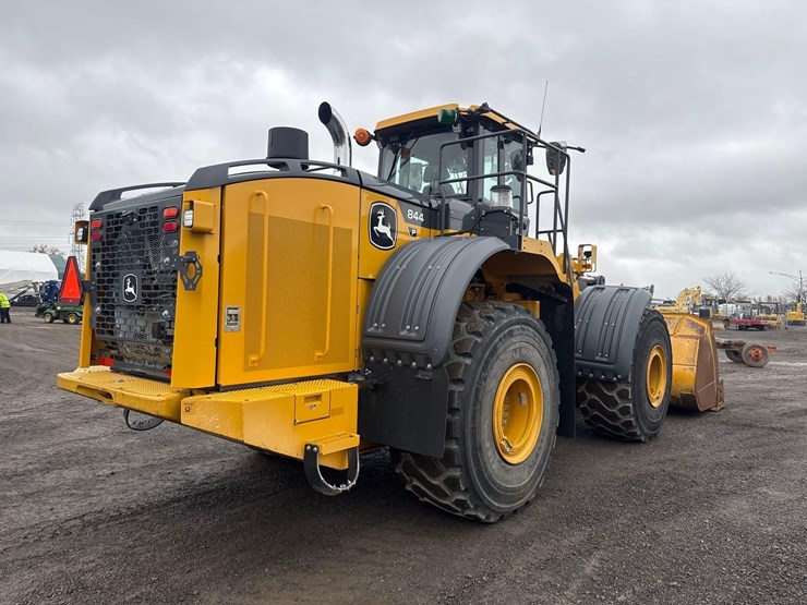 2024-deere-844-p-tier-image-7