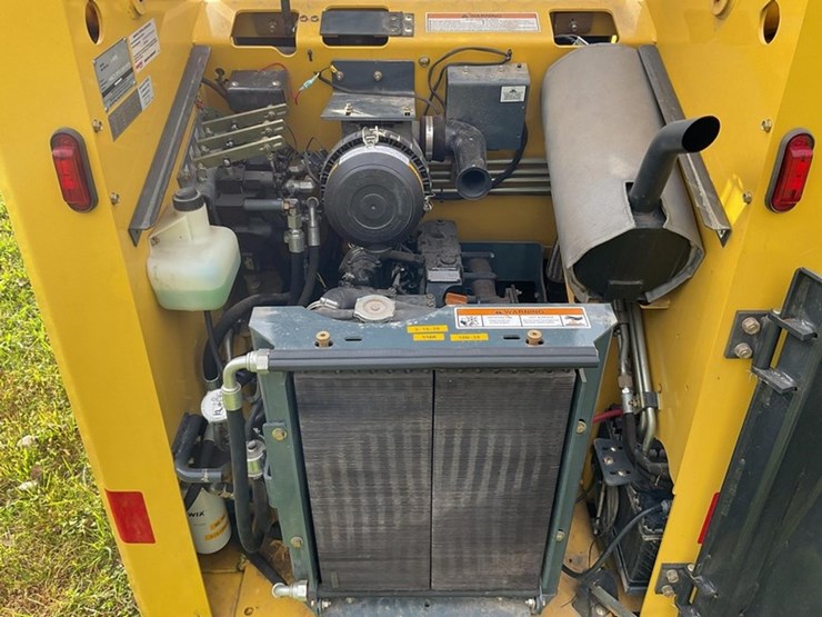 2015-yanmar-s165r-image-15