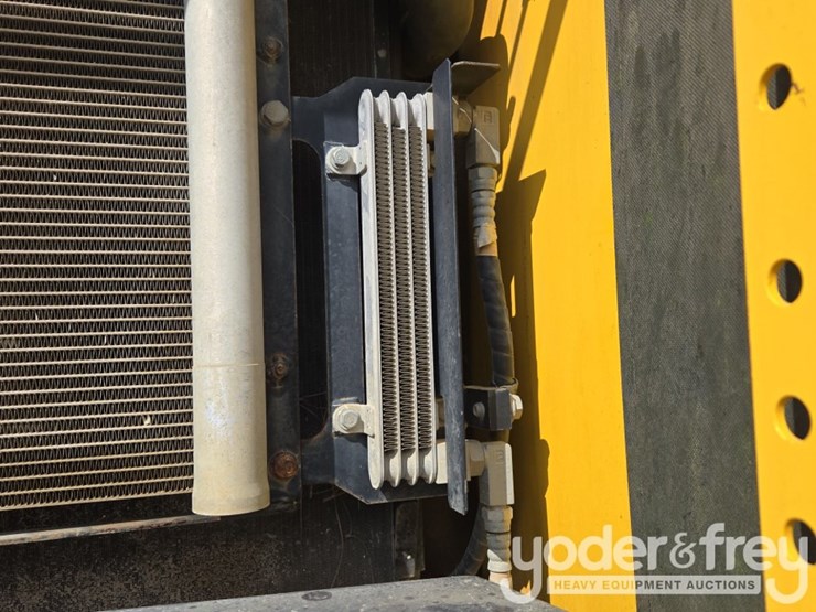 2015-komatsu-pc210-image-36