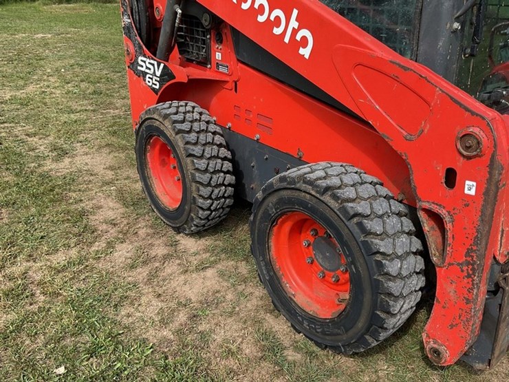 2025-kubota-ssv65-image-11