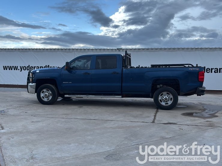 2015-chevrolet-silverado-2500-image-2