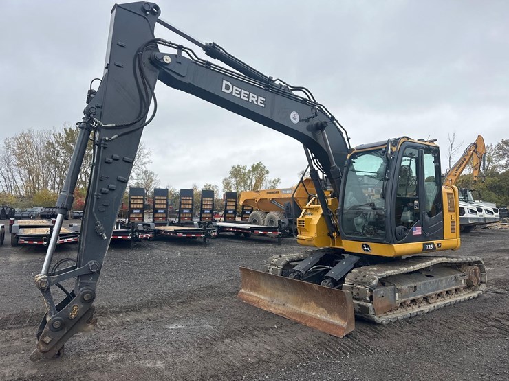 2023-deere-135-p-tier-image-2