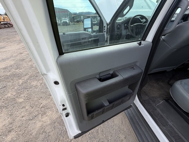 2011-ford-f350-image-25