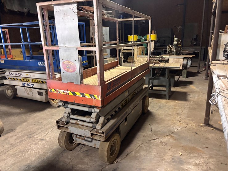 #148-•-skyjack-sjiii-3220-electric-scissor-lift-image-3