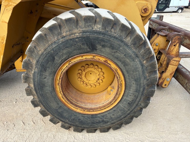 2004-caterpillar-938g-image-16