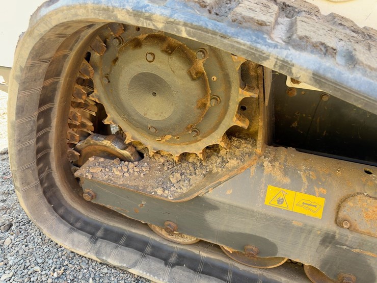 2023-bobcat-t740-image-13