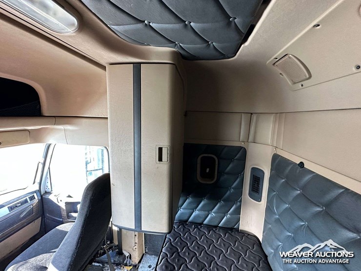 2012-freightliner-coronado-122-image-32