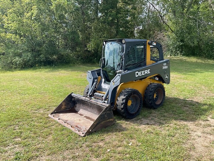 2010-deere-318d-image-1