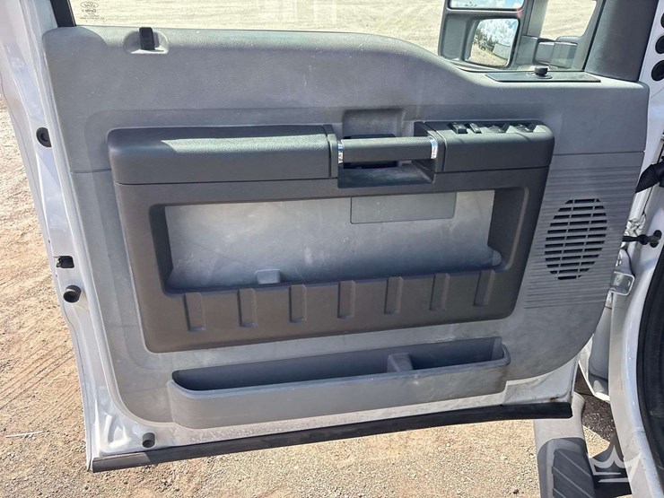 2016-ford-f-250-crew-cab-pickup-truck-image-11