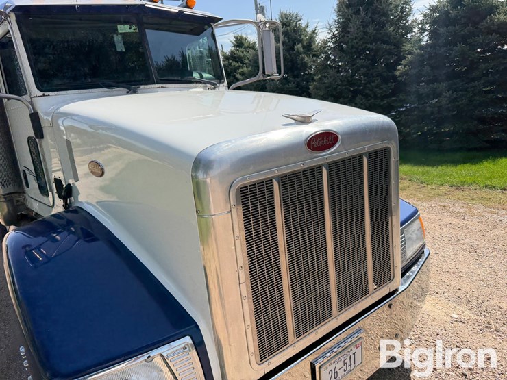 2005-peterbilt-385-image-14