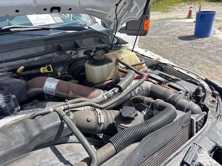 2016-ford-f-250-crew-cab-pickup-truck-image-9