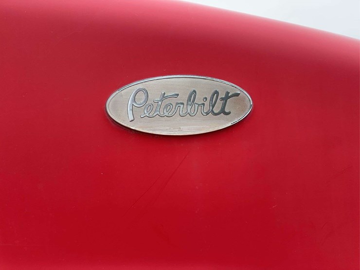peterbilt-330-image-13