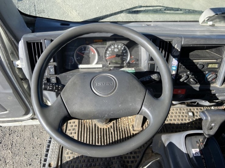 2011-isuzu-npr-image-20
