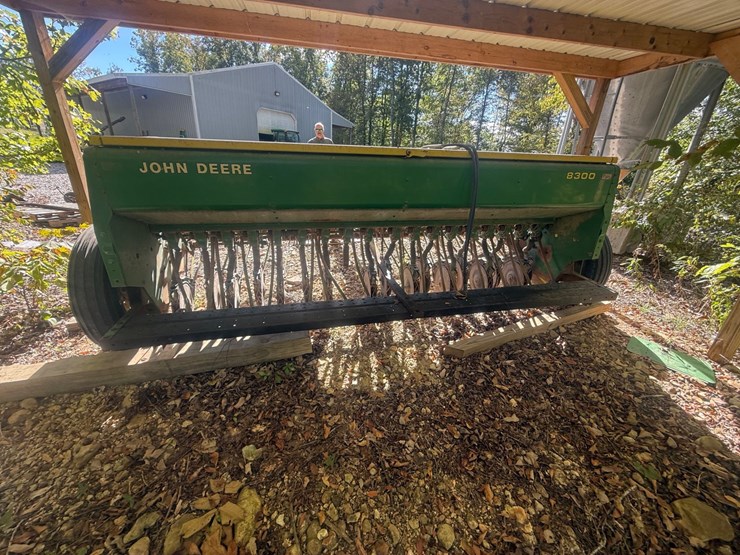 john-deere-8300-image-6