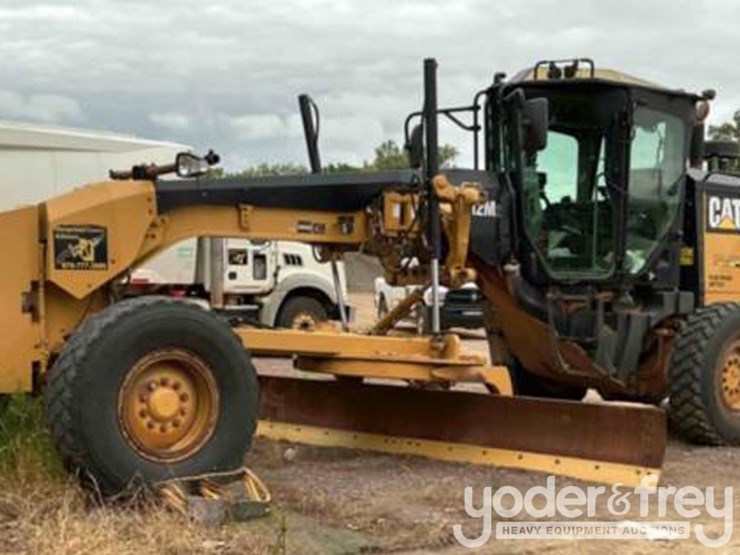 2013-caterpillar-12m2-image-1
