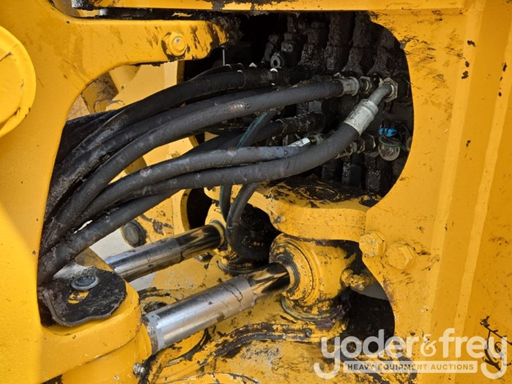 2020-deere-310sl-image-30