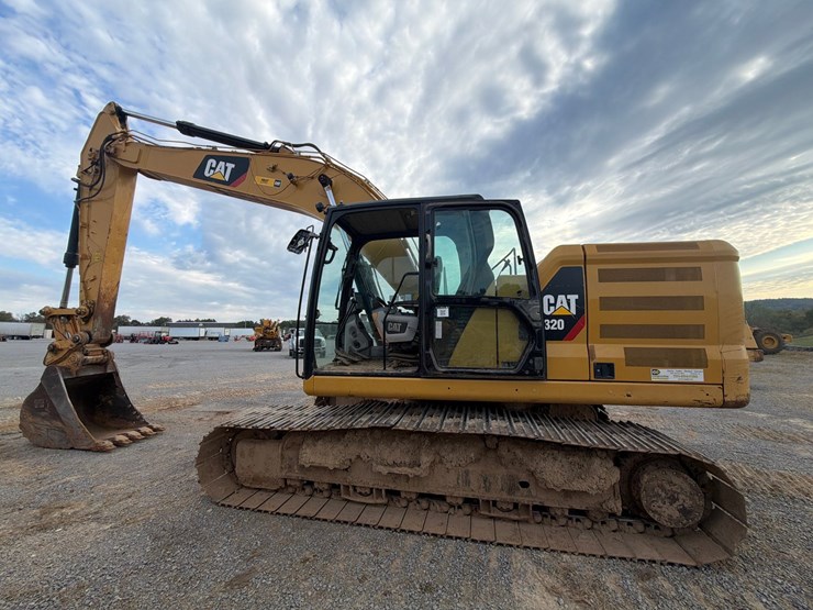 caterpillar-320-image-11