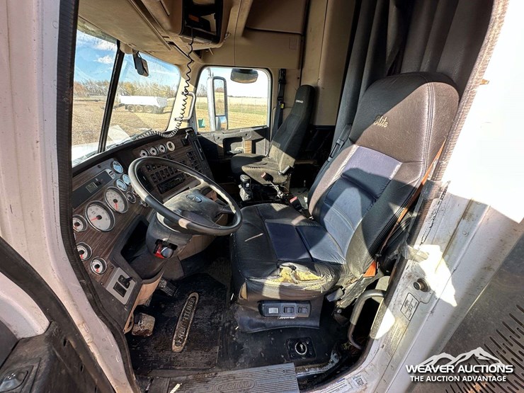 2012-freightliner-coronado-122-image-7