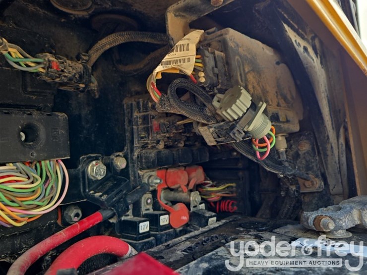 2014-caterpillar-d5k2-lgp-image-37