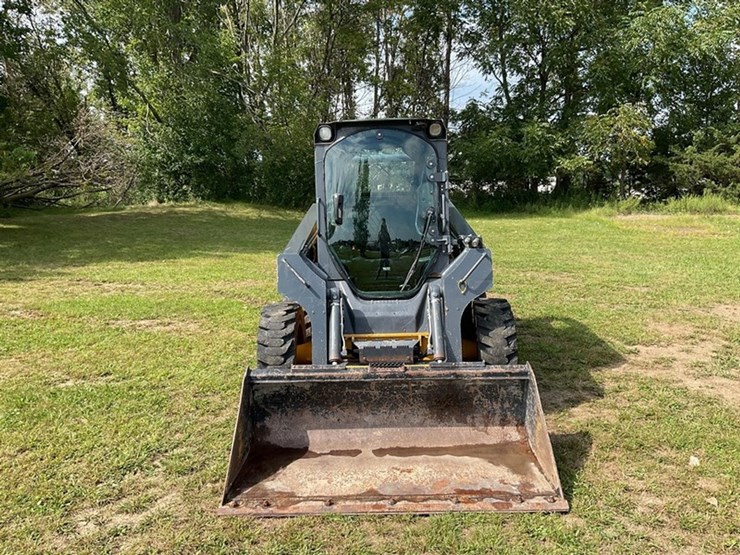 2010-deere-318d-image-2
