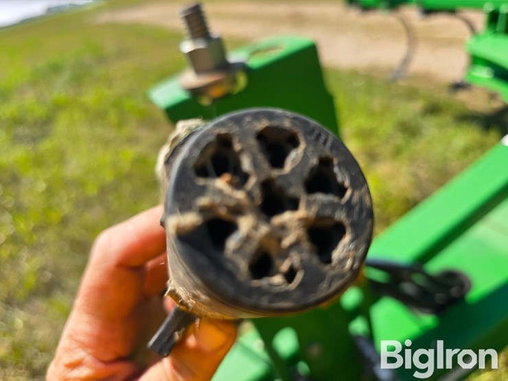 2011-john-deere-2210-image-12