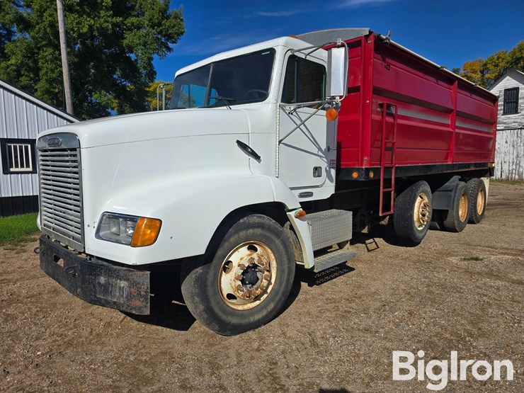1999-freightliner-fld112-image-1
