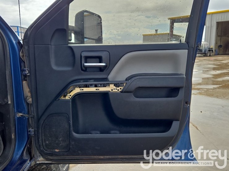 2015-chevrolet-silverado-2500-image-37