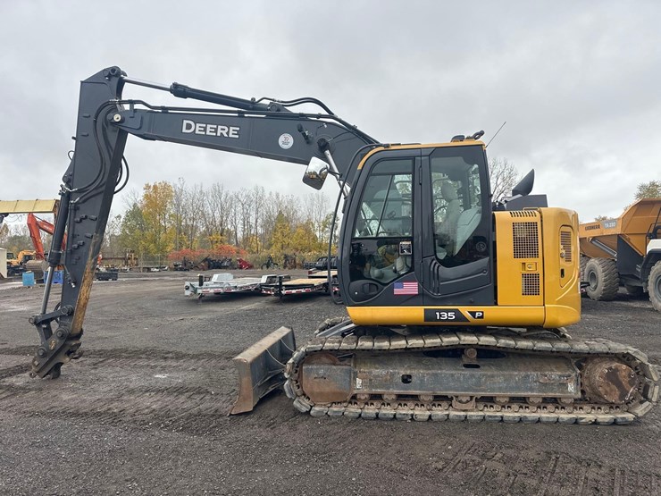 2023-deere-135-p-tier-image-4