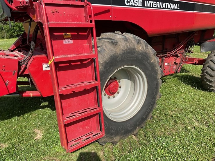 2011-case-ih-1640-image-13