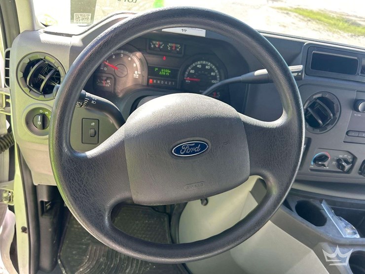 2016-ford-e-450-mobile-command-center-image-13