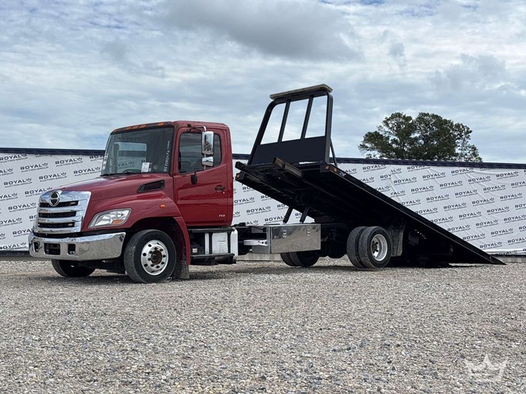 2014-hino-268-truck-s/a-roll-back-truck-image-1