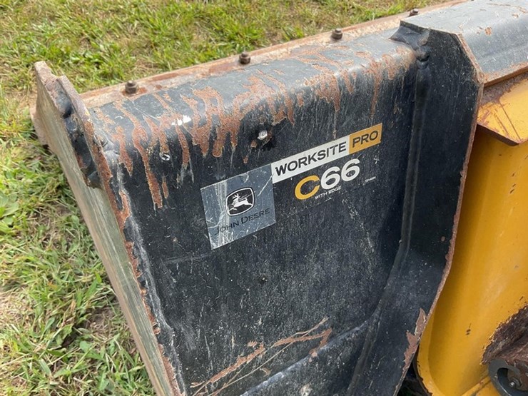2010-deere-318d-image-13