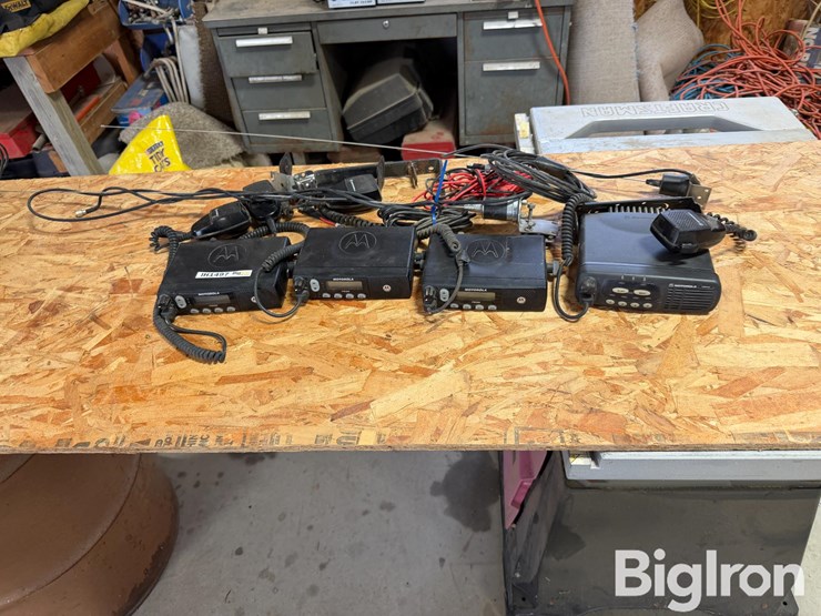 motorola-vhf-hiband-radios-image-10