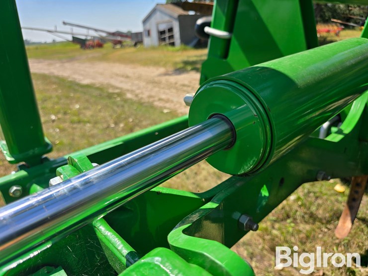 2022-john-deere-2430-image-18