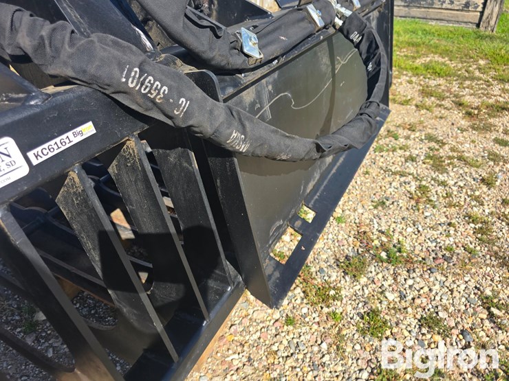skid-steer-grapple-bucket-image-16