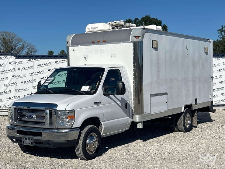 2016-ford-e-450-mobile-command-center-image-1