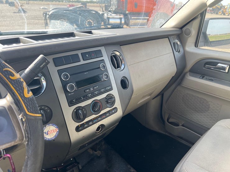 2009-ford-expedition-image-18