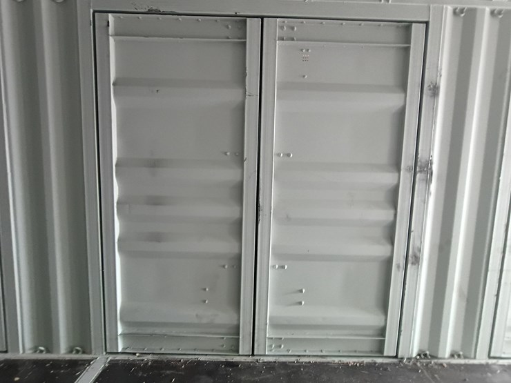 #l110-000-•-40ft-container-[damaged]-image-16